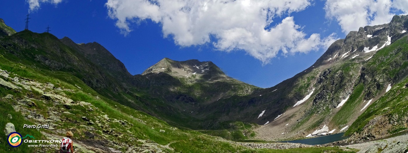 57 L'ampia conca del  lago naturale del Barbellino.jpg